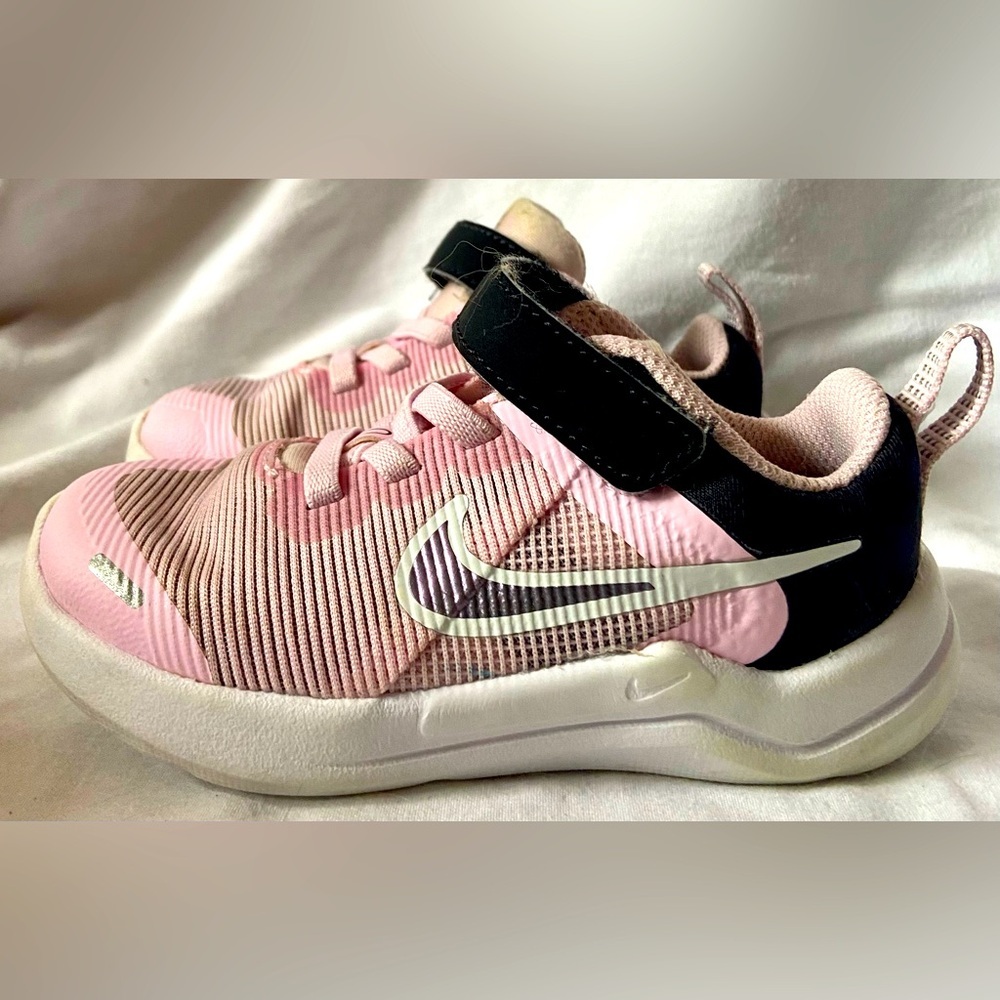 Nike Downshifter 12 Sneaker Toddler Shoes DM4191-600 Pink Size 7C
